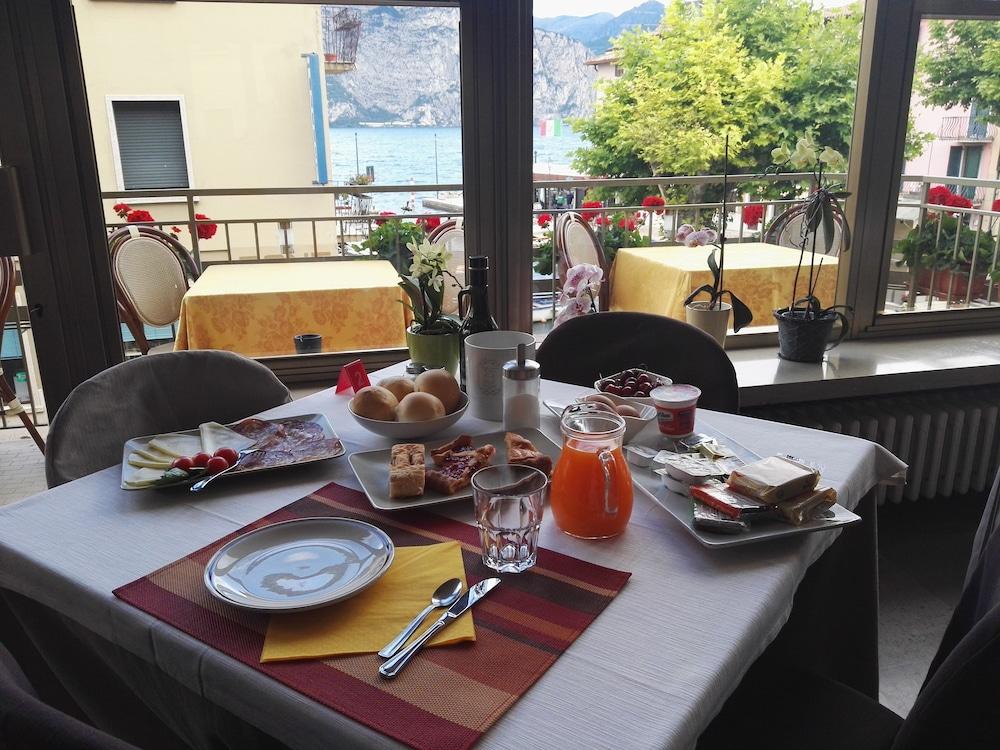 Hotel Sorriso Brenzone sul Garda Exterior foto